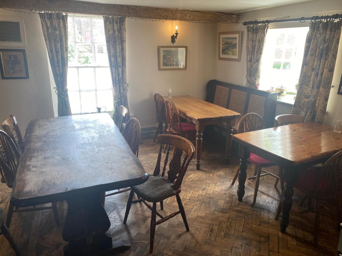 The Coach And Horses Bed & Breakfast Winchester Exterior photo