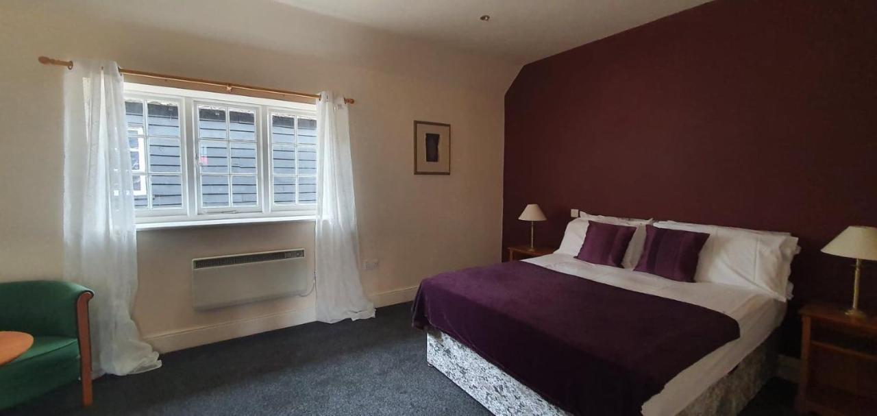The Coach And Horses Bed & Breakfast Winchester Exterior photo
