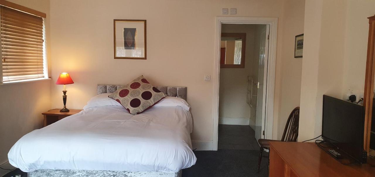 The Coach And Horses Bed & Breakfast Winchester Exterior photo